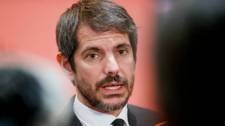 Urtasun tilda de "repugnantes" las palabras de Juan Carlos I sobre Franco y recuerda que "debe la Corona al dictador"