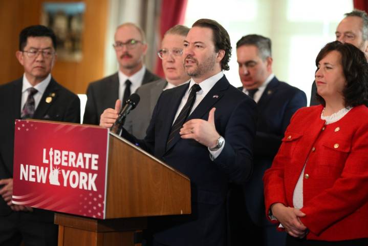 New York Republicans target Schumer, Gillibrand one month into shutdown