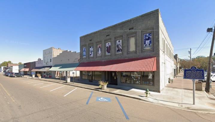 4 dead in shooting during Mississippi homecoming celebration