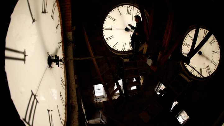 Poll: How Americans feel about changing the clocks