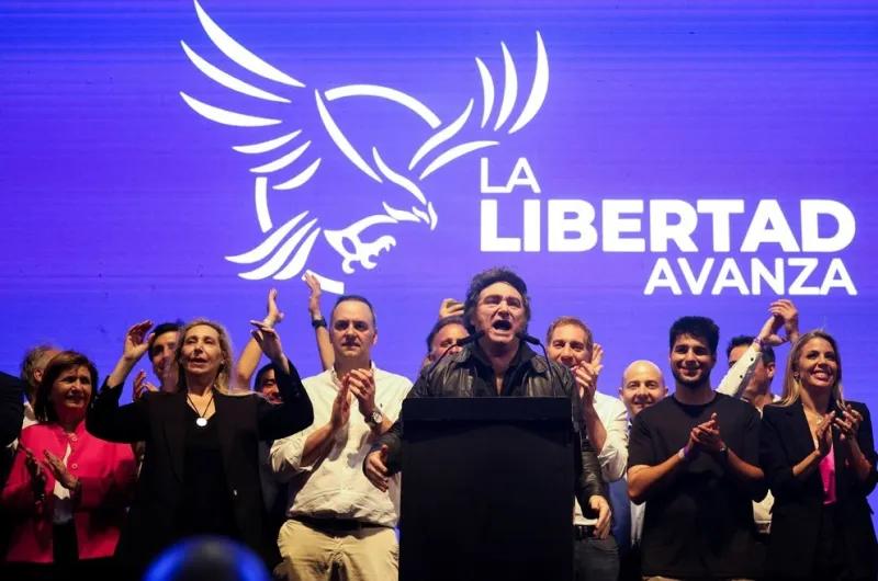 Javier Milei cerró la campaña en Rosario: "A partir del domingo va a cambiar en serio la Argentina"