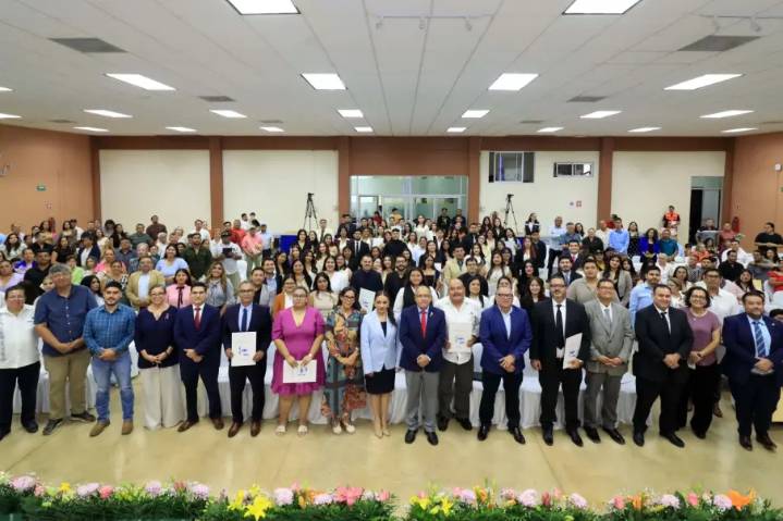 UABCS titula a 190 nuevos profesionales y les exige compromiso ético con la sociedad