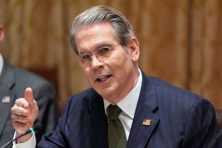 Mayor a la prevista. Bessent anuncia que la ayuda de EE.UU. podría llegar a US$40.000 millones