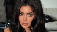 En corpiño triángulo, Kylie Jenner mostró su cambio de look en el debut como cantante