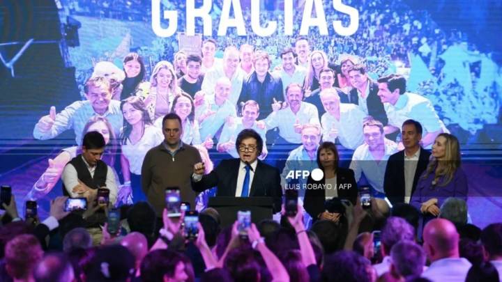 Peso argentino se fortalece tras triunfo electoral de Milei