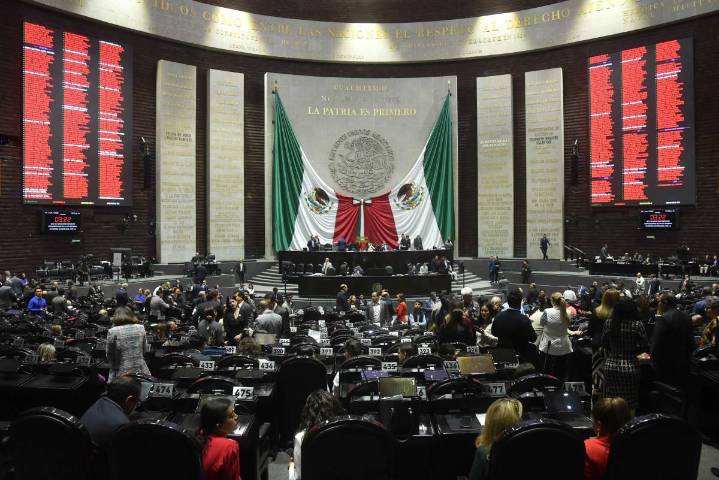 Presenta morenista iniciativa para castigar con 6 años de prisión... ¡a quien haga memes!