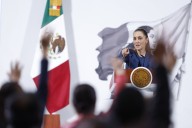 Sheinbaum llama a “cumplirle al pueblo” de México al celebrar su primer año de gobierno