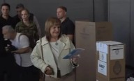 Bullrich tuvo que repetir la votación porque no pudo doblar la boleta