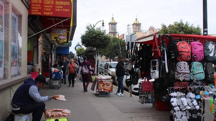 Vendedores ambulantes solo dejarán el Centro de Tijuana si se reubica el transporte público de la zona: Pablo Yañez
