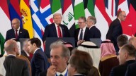 Trump llama por error “presidente” al primer ministro de Canadá durante discurso en Egipto