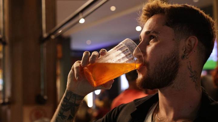 Brazilians avoid drinking after authorities confirm methanol poisoning cases, including 1 death