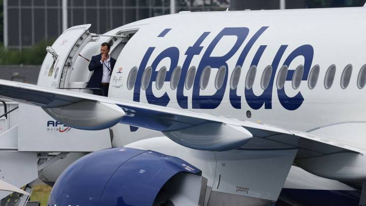 JetBlue flight makes emergency landing in Florida; flyers hospitalised