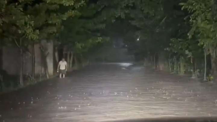 Alerta en Huauchinango. Mas de 50 horas de lluvia provoca deslaves y atrapa a civiles; edil invita a evacuar