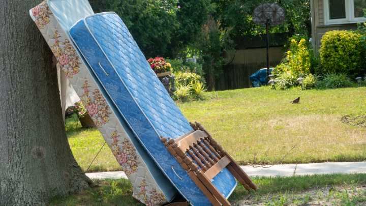 Inventive Ways To Repurpose An Old Box Spring Frame In Your Home And Garden