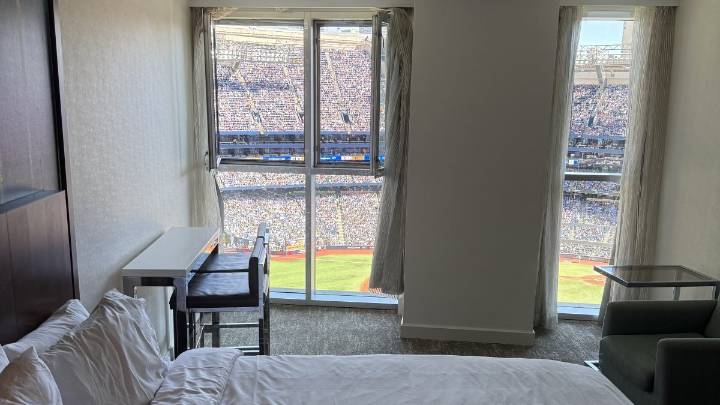 See what it’s like to stay at Toronto’s field-view hotel room – NBC 7 San Diego