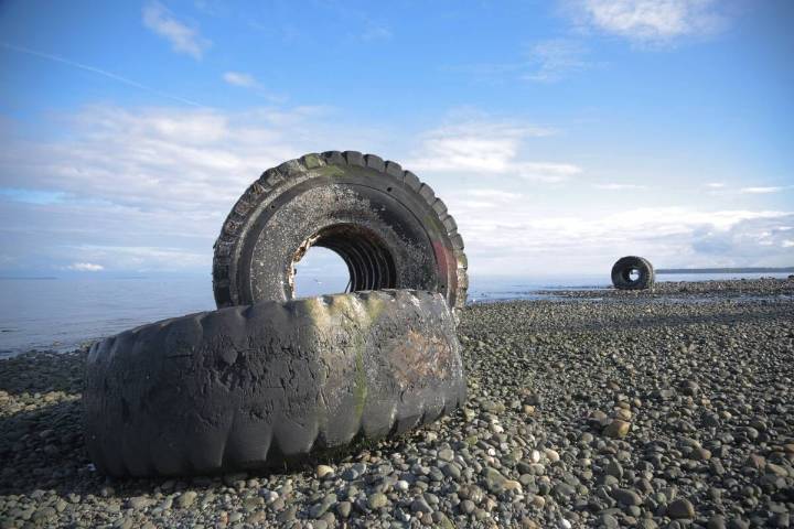 Giant industrial tires wash up on Island beach, raise pollution concern