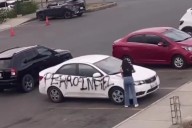 Video: Raya el auto de su pareja por serle infiel