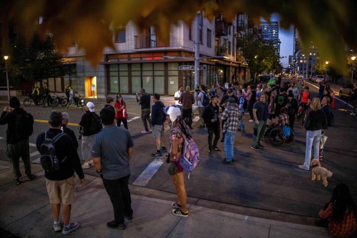 Texas National Guard troops now protecting federal property in Chicago area, official says