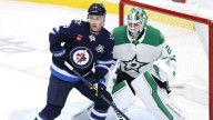 Jets’ Jonathan Toews gets incredible welcome from fans in 1st NHL game back