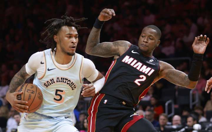 El jugador Terry Rozier y el entrenador Chauncey Billups, arrestados por apuestas ilegales