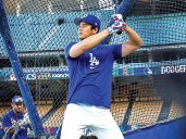 Aficionados con suerte: El dinero que cayó del cielo y del bat de Ohtani