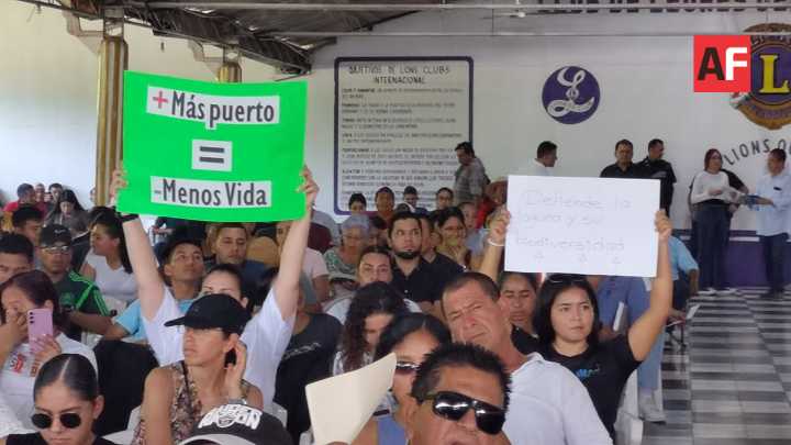 Foro sobre el Nuevo Puerto de Manzanillo genera tensión y rechazo de pescadores y ecologistas