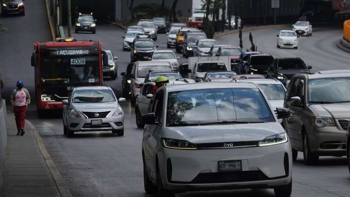 Hoy No Circula este Lunes 27 de Octubre de 2025 en CDMX y Edomex: ¿Qué autos pueden transitar?