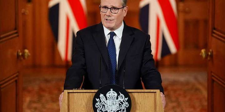 Man with apparent 'explosive device' kills 2, injures 4 in Manchester synagogue attack