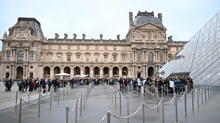 After $102 million heist, Louvre moves crown jewels to Bank of France vault
