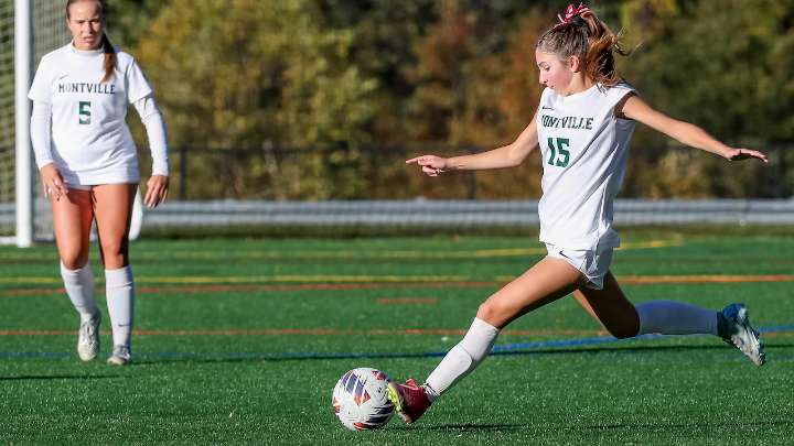 Berkowitz nets go-ahead goal, Montville downs Pope John late