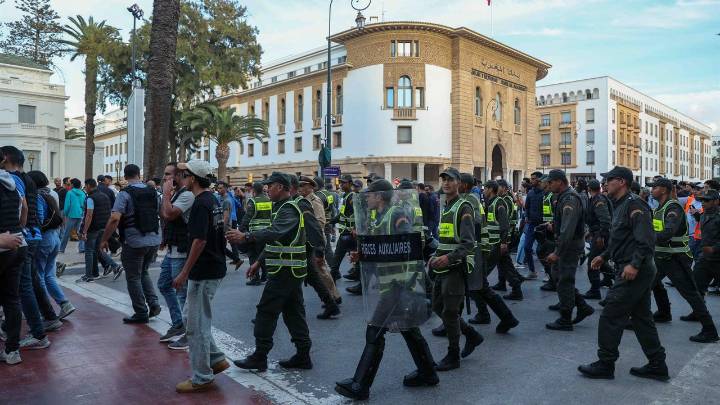 263 agentes del orden y 23 civiles resultaron heridos durante las protestas de anoche en Marruecos