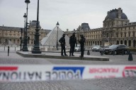 Los ladrones siguen libres. Así es la carrera contra el tiempo para recuperar las piezas robadas del Louvre