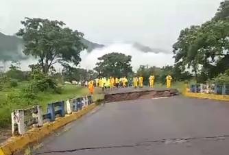 Sucre: Colapsa puente entre San Salvador y Cumanacoa tras desborde de río
