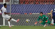 El insólito cambio de arqueros en Japón para intentar evitar que Francia anotara el penal que les dio la clasificación