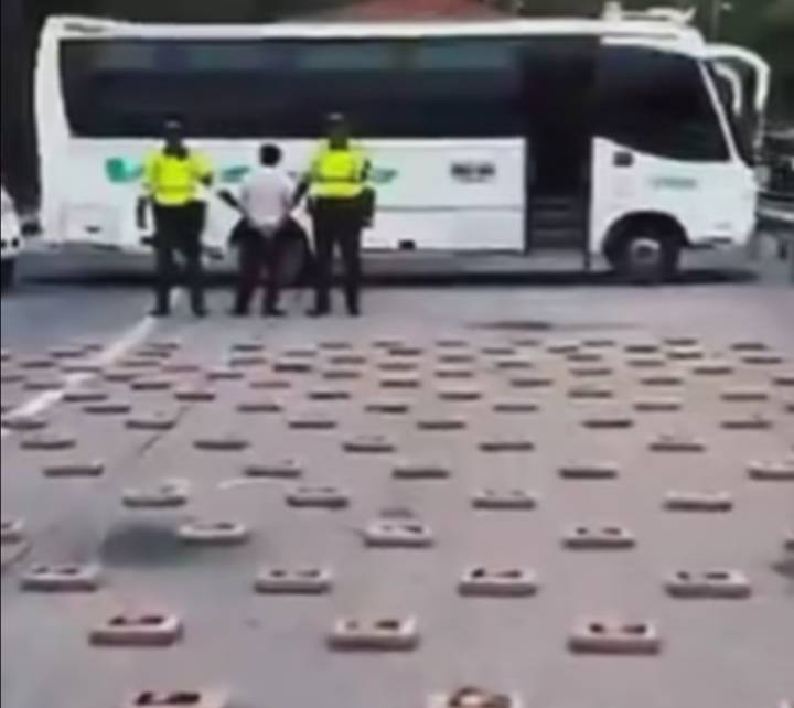 «Duro Golpe al Narcotráfico: Incautan 304 Kilos de Cocaína en Cundinamarca»