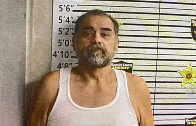 Sujeto amenaza a su esposa con un cuchillo en Eagle Pass