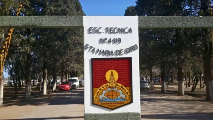 Detienen a docente por filmar a alumnas en Mendoza