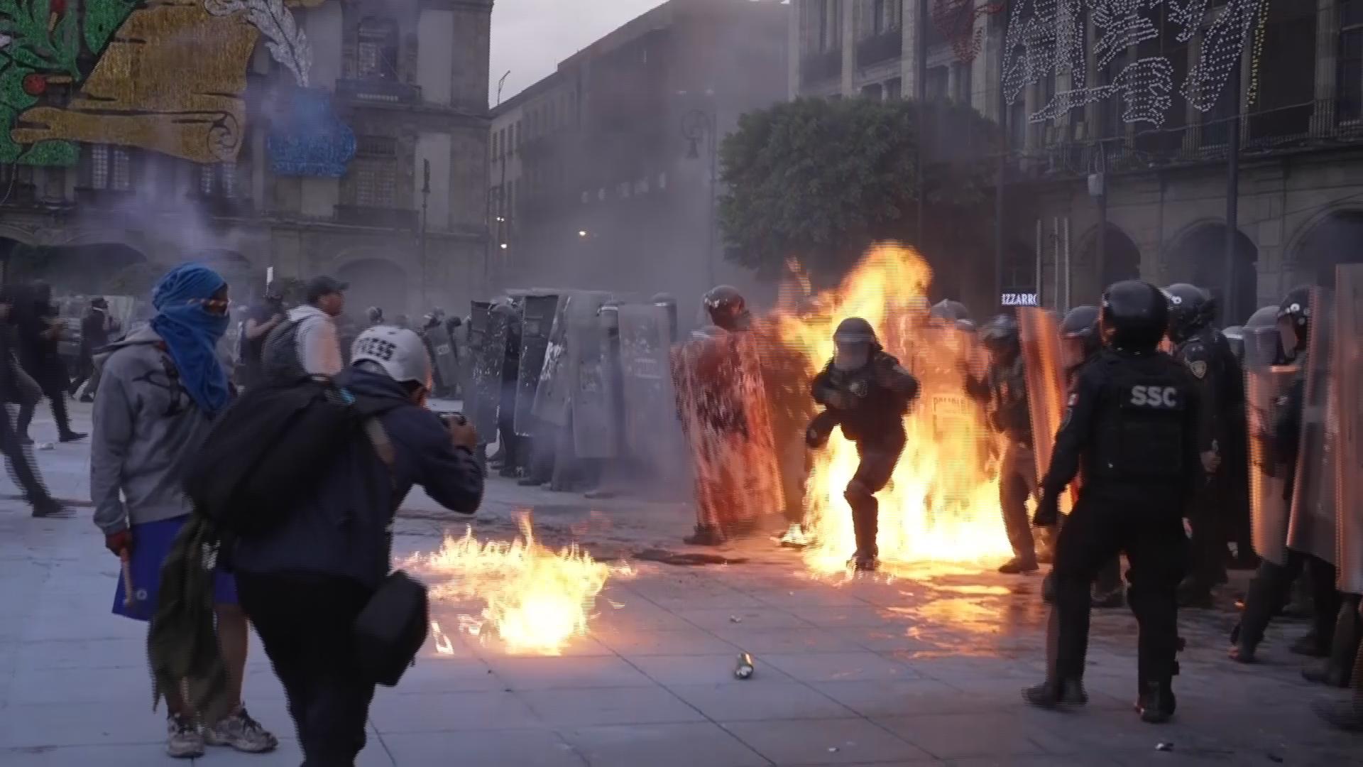March commemorating the 1968 massacre in Mexico culminates in violence between protesters and police