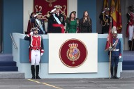 Los reyes presiden un desfile del 12 de octubre con pitos a Sánchez y la ausencia de hasta cuatro ministros