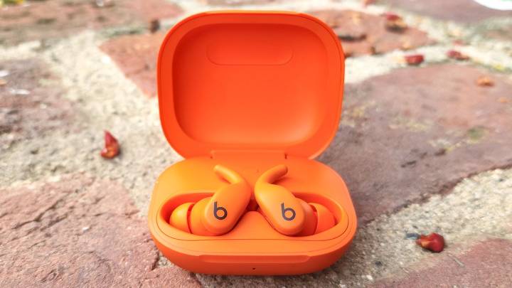 I tried the new Beats Powerbeats Fit earbuds and they're great for workouts