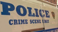 Encuentran hombre muerto en su casa de Queens