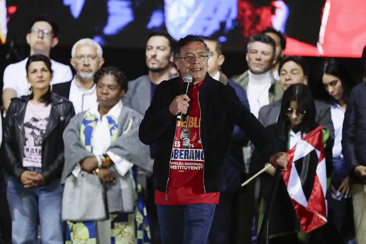 Gustavo Petro acusa a la Casa Blanca de someter a Colombia "a una extorsión mafiosa"