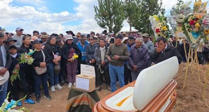 Puno: En medio de pedido de justicia dan último adiós al chofer que fue torturado y asesinado