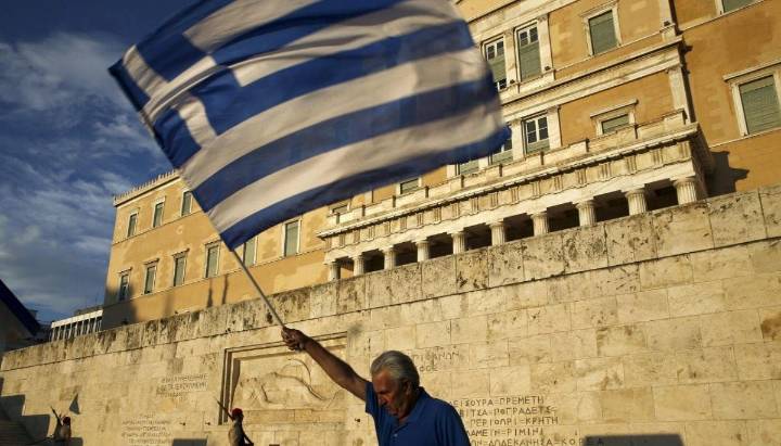 Grecia aprueba extender jornada laboral hasta las 13 horas diarias