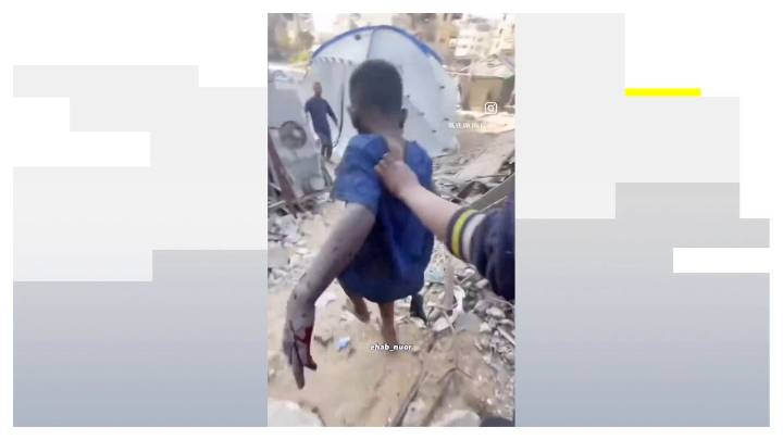 VÍDEO: Estalla un explosivo abandonado en Gaza mientras una familia buscaba entre los escombros de su vivienda