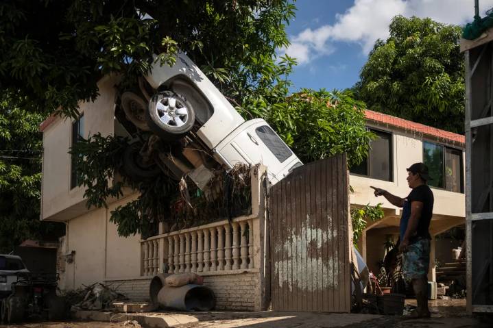 Aumenta a 44 el número de muertos por lluvias en México
