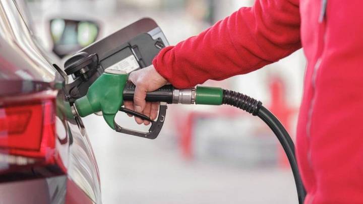 Suben los impuestos a los combustibles líquidos y se espera el impacto en los precios en surtidor