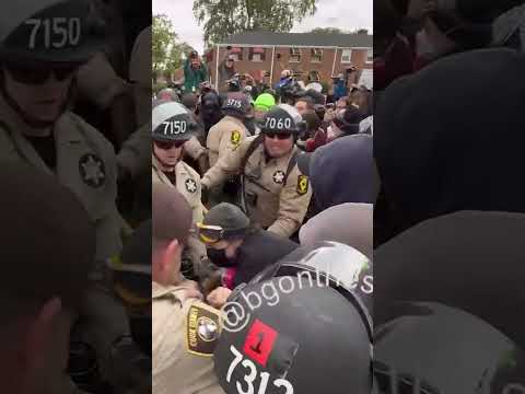 State Police CLASH with Protestors Outside Broadview ICE Detention Facility #shorts