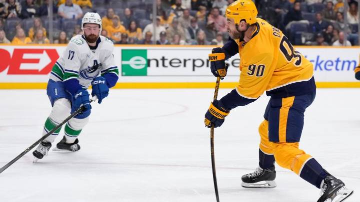 Cole Smith, Juuse Saros lead Predators over Canucks 2