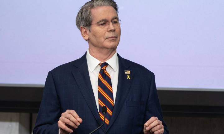 EEUU dice que suspendió por un año las restricciones a exportaciones para empresas chinas